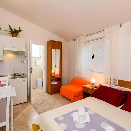 Apartment In - Makarska Riviera 43538 Gradac (Split-Dalmatia)